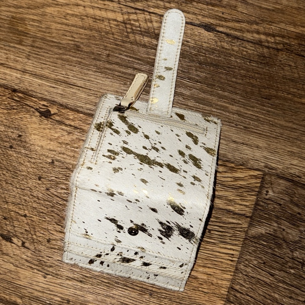 Gold and Cream Card Holder - Picture 3 of 6